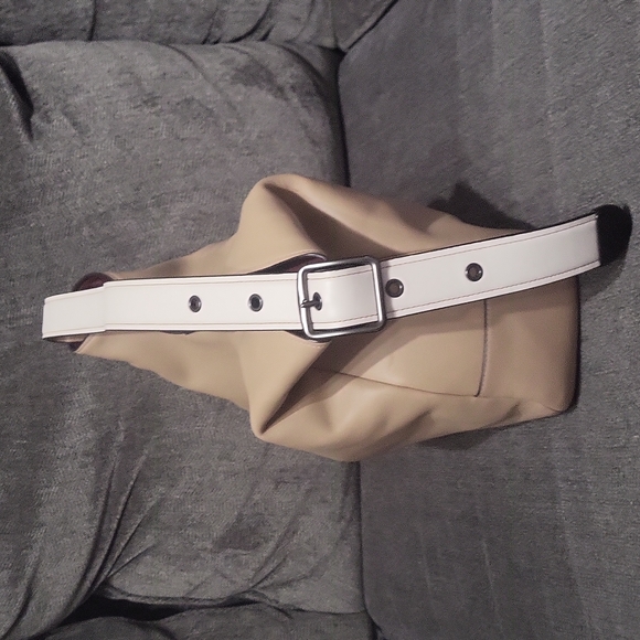 Coach shoulder purse - Picture 4 of 7